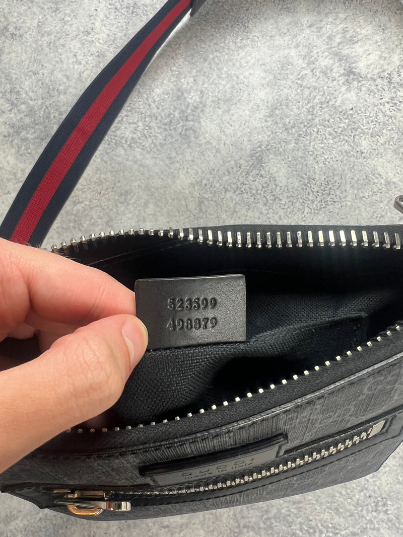 Gucci small GG supreme messenger bag