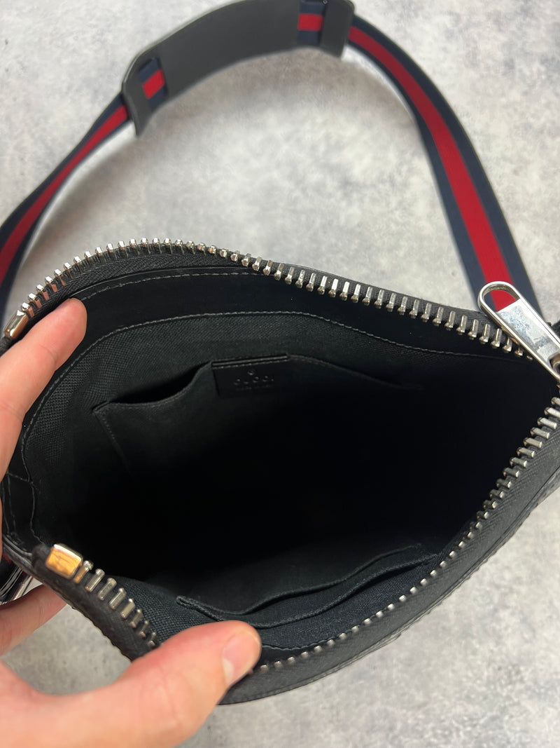 Gucci small GG supreme messenger bag