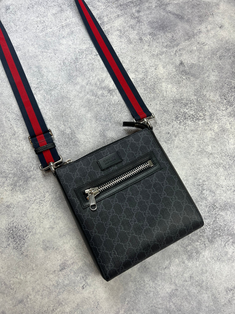 Gucci small GG supreme messenger bag