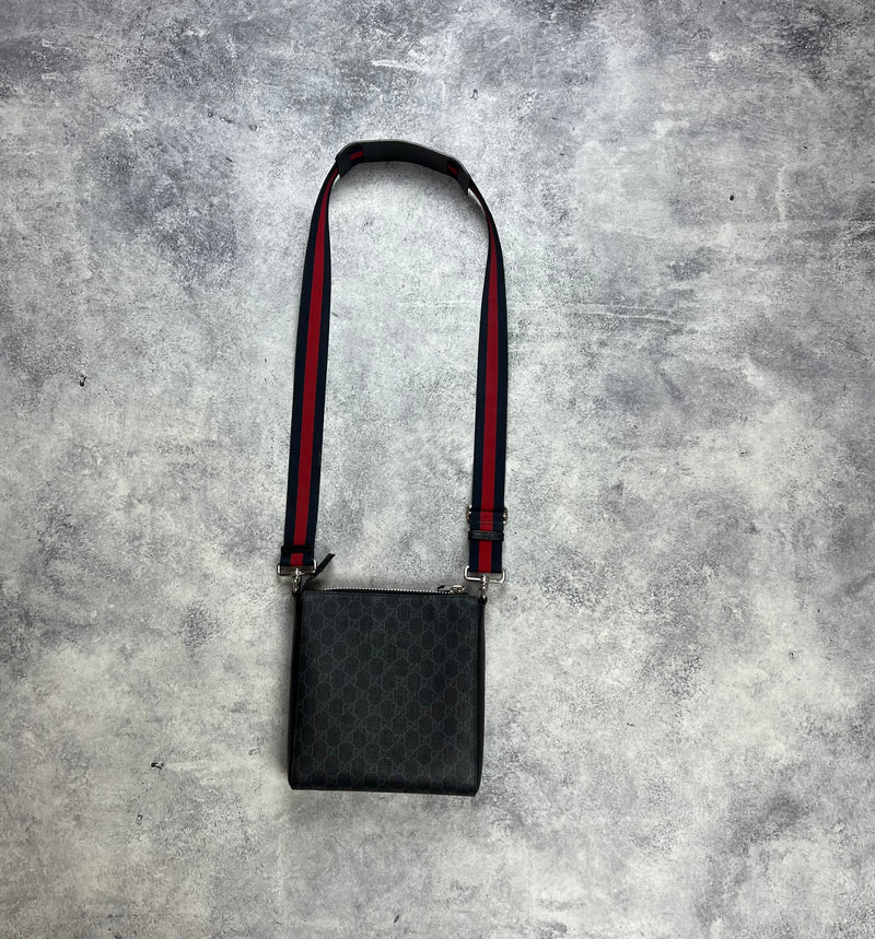 Gucci small GG supreme messenger bag